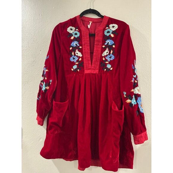 Free People red velvet Womens dress size xs boxy embroidered flowers - Picture 2 of 8